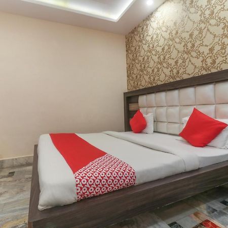 Oyo 60651 Hotel Arya Varanasi Exterior foto