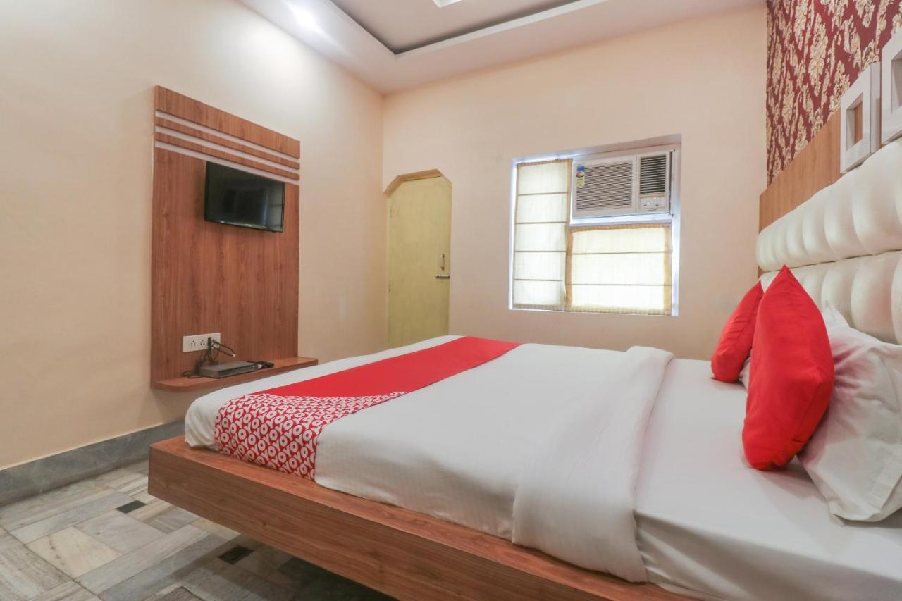 Oyo 60651 Hotel Arya Varanasi Exterior foto