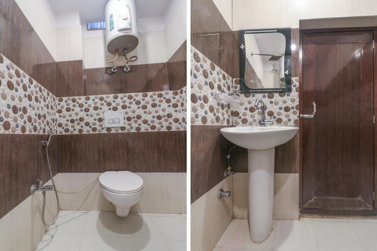 Oyo 60651 Hotel Arya Varanasi Exterior foto